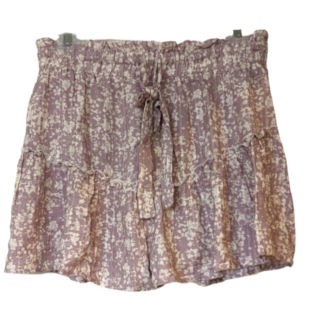 ILLa iLLa Loose Fit shorts medium purple & white floral flowy Elastic Waist